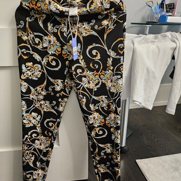 Sweater and pants set - Picture 3 of 5